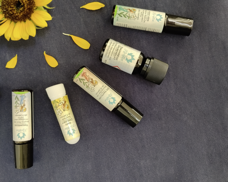 Kivalea Etiketten für Aroma Roll-On, Riechstift und ätherisches Öl – Markenfigur und Wort-Bild-Marke nach Kosmetikverordnung gestaltet
