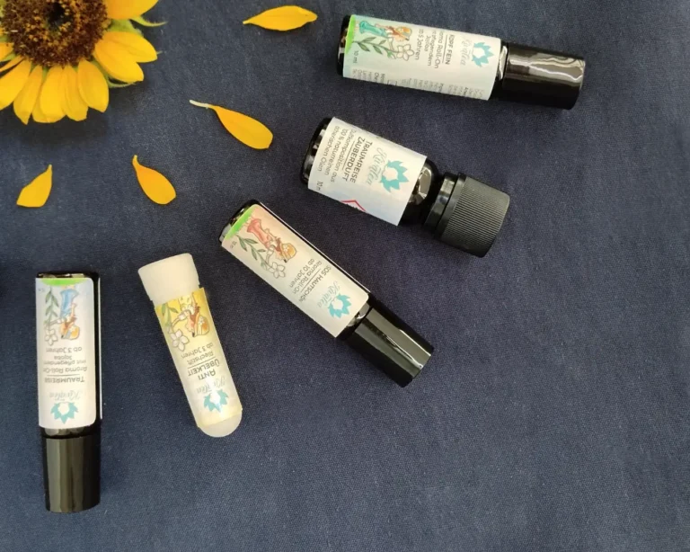 Kivalea Etiketten für Aroma Roll-On, Riechstift und ätherisches Öl – Markenfigur und Wort-Bild-Marke nach Kosmetikverordnung gestaltet